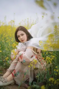 Ying Er YY Captivating in Golden Flower Field – YiTuYu Art Language Vol.8672-13