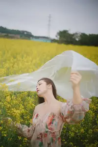 Ying Er YY Captivating in Golden Flower Field – YiTuYu Art Language Vol.8672-28