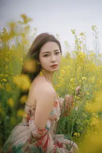 Ying Er YY Captivating in Golden Flower Field – YiTuYu Art Language Vol.8672-3