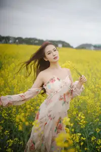 Ying Er YY Captivating in Golden Flower Field – YiTuYu Art Language Vol.8672-42