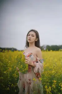 Ying Er YY Captivating in Golden Flower Field – YiTuYu Art Language Vol.8672-0