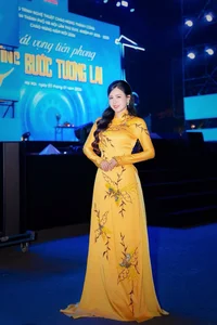 Radiant Beauty of the Yellow Ao Dai at Night-2