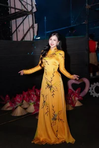Radiant Beauty of the Yellow Ao Dai at Night-5