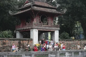 Experience the Magic of Lunar New Year in Hanoi: A Vibrant Spring Celebration in Vietnam's Historic Capital City-9