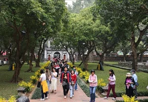 Experience the Magic of Lunar New Year in Hanoi: A Vibrant Spring Celebration in Vietnam's Historic Capital City-2