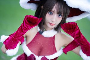 Coser Sanshuizi Dazzles in Charming Christmas Dress-11