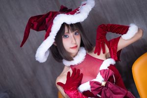 Coser Sanshuizi Dazzles in Charming Christmas Dress-1