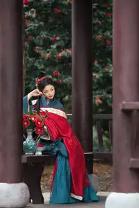 Elegant Qi Ni Si Mao: A Timeless Portrait in Traditional Attire & Camellias - YiTuYu Vol.8689-5