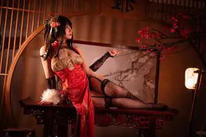 Coser Zyra Aki as Taihou: Alluring Eastern Elegance - A Mesmerizing Cosplay-0