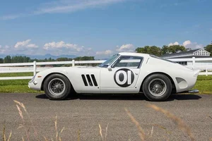 The Legendary White Ferrari 250 GTO: A Multi-Million Dollar Masterpiece of Timeless Elegance-9