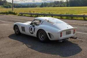 The Legendary White Ferrari 250 GTO: A Multi-Million Dollar Masterpiece of Timeless Elegance-8