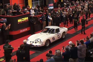 The Legendary White Ferrari 250 GTO: A Multi-Million Dollar Masterpiece of Timeless Elegance-7