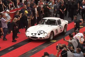 The Legendary White Ferrari 250 GTO: A Multi-Million Dollar Masterpiece of Timeless Elegance-2