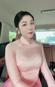 Elegant Pink Ao Dai Beauty: Gentle Charm of Vietnamese Women Captivates Every Gaze.-0