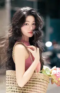 MC Quyen Linh's Daughter's New Viral Photo Shoot Showcases Elegant Beauty-6