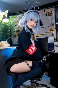 Captivating Amau Ako (Blue Archive) Cosplay by Jiu Qi Miao: Professional, Alluring & Game-Perfect!-15