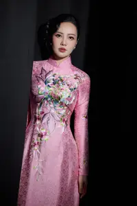 Miss Thuy Van: Modest yet captivating elegance in a pastel blue dress-5