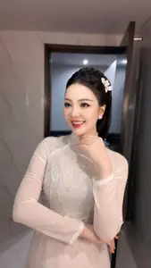 Miss Thuy Van: Modest yet captivating elegance in a pastel blue dress-2