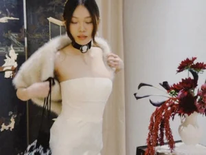 Ly Pham makes a stunning comeback with her sophisticated post-pregnancy fashion style-4