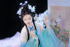 Soft Urban Elegance: Capturing the Ethereal Beauty of Yun Duo’s Aesthetic Journey-6