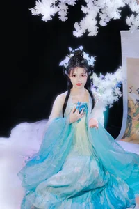 Soft Urban Elegance: Capturing the Ethereal Beauty of Yun Duo’s Aesthetic Journey-8