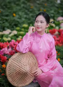 Discover the Graceful Beauty of a Vietnamese Girl in Traditional Pink Ao Dai 1000028168-2