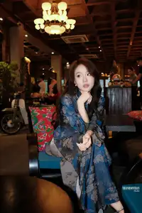 Elegant Vietnamese Beauty in Traditional Ao Dai-3