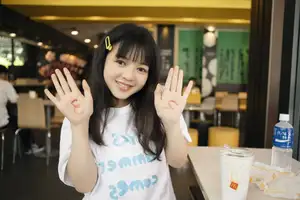 YiTuYu Vol.8664: Kikooo's Fresh Summer Charm – A Glimpse of Lively Urban Beauty-4