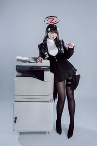 Blue Archive Tsukigami Rion Cosplay by Banbanzi: Alluring Office Uniform & Black Stockings - Tukuku-29