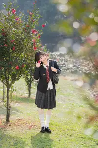 YiTuYu Vol.8694: Xia Yu Xiao Nian's Radiant Smile with Ukulele Amidst Spring Blossoms-23