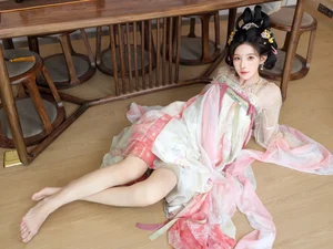 The Timeless Elegance of Li Shuang Er in Dreaming Back to Tang Part01-30