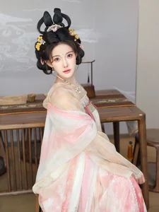 The Timeless Elegance of Li Shuang Er in Dreaming Back to Tang Part01-32