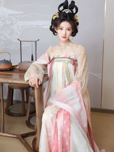 The Timeless Elegance of Li Shuang Er in Dreaming Back to Tang Part01-17