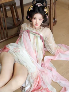 The Timeless Elegance of Li Shuang Er in Dreaming Back to Tang Part01-10