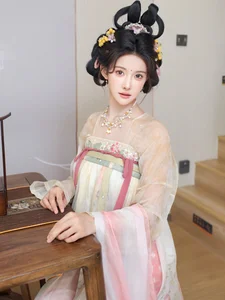 The Timeless Elegance of Li Shuang Er in Dreaming Back to Tang Part01-14