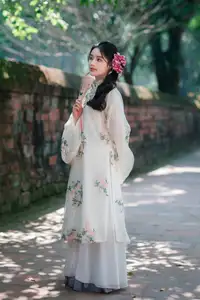Discover the ethereal beauty of a Vietnamese girl exuding classic charm and gentle grace captivating every gaze-3
