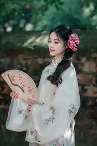 Discover the ethereal beauty of a Vietnamese girl exuding classic charm and gentle grace captivating every gaze-1