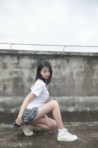 Capturing Timeless Youth with Nian Nian in Classic JK Style on an Urban Rooftop-8