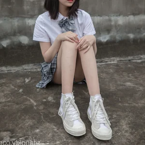 Capturing Timeless Youth with Nian Nian in Classic JK Style on an Urban Rooftop-5