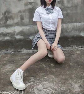 Capturing Timeless Youth with Nian Nian in Classic JK Style on an Urban Rooftop-9