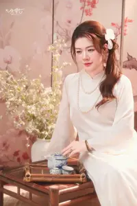 Graceful Asian Woman: Elegant Traditional Beauty in a Serene Tea Ceremony Moment.-2