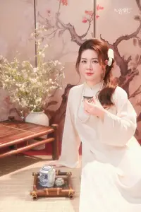 Graceful Asian Woman: Elegant Traditional Beauty in a Serene Tea Ceremony Moment.-5