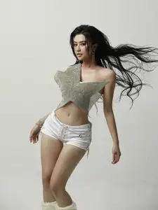 Quyen Qui: Captivating Visuals, Top-Tier Fashion Style in Her Latest Lookbook-5