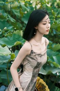 Li Yue in Tranquil Lotus Pond - YiTuYu Art Language Vol.8292: Natural Beauty and Serenity Amidst Green Lotus Leaves-3