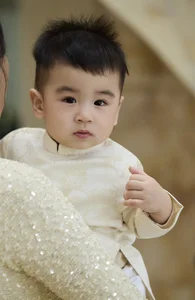 Elegant Mother and Son Photoshoot: MC Mai Ngọc Celebrates Vietnamese Tradition in Stunning Red Ao Dai with Her Adorable Baby Boy-4