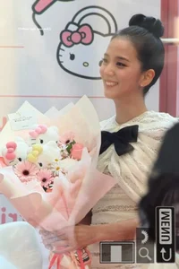 Jisoo BLACKPINK Redefines Barbiecore Aesthetic At The Exclusive Hello Kitty Pop-Up Event-11