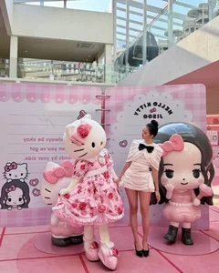 Jisoo BLACKPINK Redefines Barbiecore Aesthetic At The Exclusive Hello Kitty Pop-Up Event-6