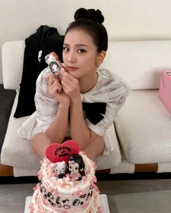 Jisoo BLACKPINK Redefines Barbiecore Aesthetic At The Exclusive Hello Kitty Pop-Up Event-2