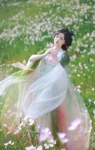 Xian Luo in YiTuYu Art Language Vol.9171: A Stunning Spring-Themed Portrait Collection for Artistic Inspiration and High-Quality Photography Enthusiasts-1