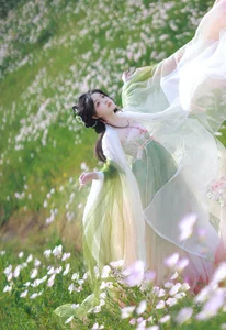 Xian Luo in YiTuYu Art Language Vol.9171: A Stunning Spring-Themed Portrait Collection for Artistic Inspiration and High-Quality Photography Enthusiasts-6